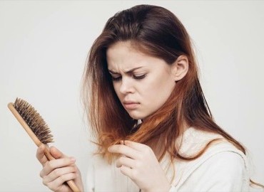 Obezite Cerrahisi Sonrası Saç Dökülmesi Nedir?